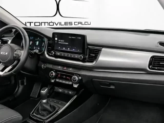 Salpicadero del Kia Stonic 1.0 T-GDi 74kW (100CV) MHEV MT Drive.