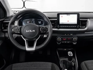Salpicadero del Kia Stonic 1.0 T-GDi 74kW (100CV) MHEV MT Drive.