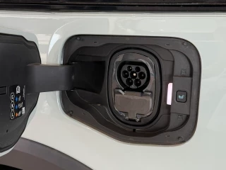 Puerto de carga Ford Tourneo Courier BEV nuevo Active