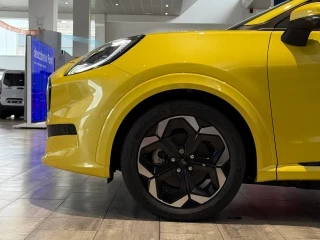 Detalle llanta original Ford Puma Gen-E Premium Km0