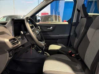 Interior Ford Tourneo Courier Titanium 1.0 EcoBoost Km0 – asientos delanteros