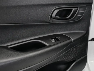 Botones de control en puerta trasera del Hyundai I20 1.0 TGDI 74kW (100CV) Klass.
