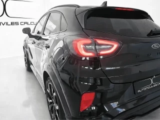 Vista del faro trasero del Ford Puma 1.0 EcoBoost 125cv ST-Line X MHEV.