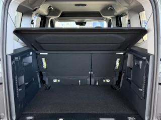 Maletero abierto Ford Tourneo Courier Titanium 125CV nuevo