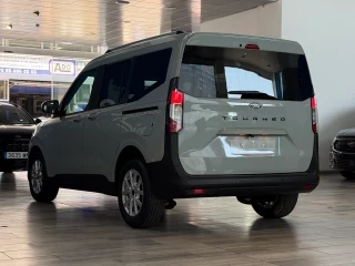 Ford Tourneo Courier 125CV Titanium nuevo – vista trasera izquierda