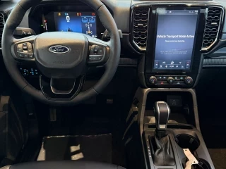 Volante y pantalla central Ford Ranger 2.0 EcoBlue Limited Km0