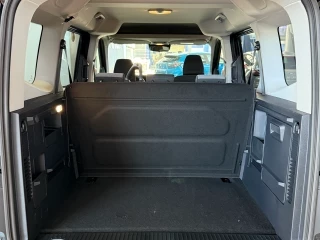 Maletero abierto Ford Tourneo Courier Titanium Km0 – capacidad de carga