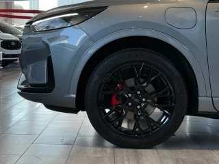 Detalle llanta blackpack Ford Kuga ST-Line X PHEV nuevo