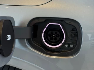 Detalle enchufe de carga Ford Kuga ST-Line X PHEV 178kW nuevo
