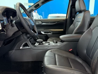 Interior Ford Ranger PHEV Wildtrak nueva – asientos delanteros