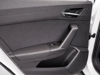 Botones de control en puerta trasera del Seat Arona 1.0 TSI (115CV) Style XL.
