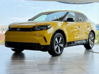 Ford Capri Select R. Extendido RWD 77kWh 286CV nuevo – vista frontal completa