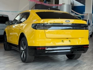 Ford Capri Select R. Extendido RWD 77kWh 286CV nuevo – lateral izquierdo