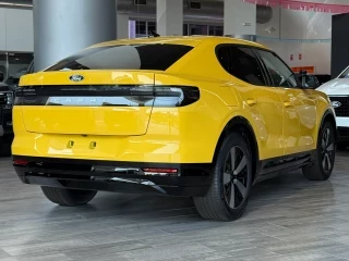 Ford Capri Select R. Extendido RWD 77kWh 286CV nuevo – lateral derecho