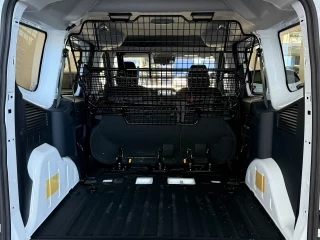 Zona de carga y acceso trasero Ford Transit Courier Kombi Trend nuevo