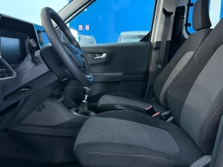 Interior Ford Transit Courier Kombi Trend nuevo – asientos delanteros