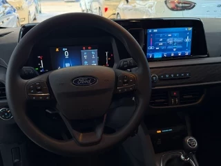 Volante y pantalla juntos Ford Transit Courier Kombi Trend nuevo