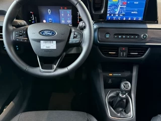 Volante y pantalla central Ford Tourneo Courier Active Km0
