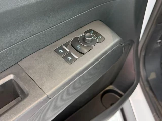 Botones Ford Transit Courier Van BEV nuevo