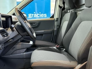 Interior Ford Transit Courier Van BEV nuevo – asientos delanteros