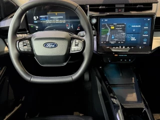 Volante y pantalla central Ford Puma Gen-E Premium Km0