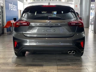 Ford Focus ST-Line X mHEV nuevo – vista trasera izquierda