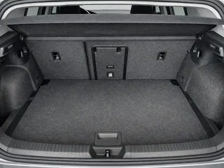 Maletero Volkswagen Golf Más 2.0 TDI 85kW (115CV) con capaciodad de 381 litros.