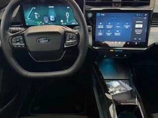 Volante y pantalla juntos Ford Puma Gen-E Base Km0