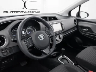 Interior Toyota Yaris híbrido Málaga
