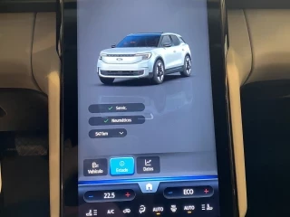 Pantalla central multimedia Ford Explorer EV Premium 77kWh Km0