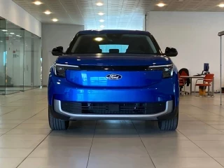 Ford Explorer EV CX740S Premium RWD Km0 – vista frontal completa