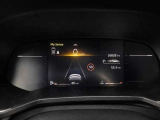 Cuadro de instrumentos con indicación de kilómetros recorridos del Renault CLIO Techno TCE de 90 CV.