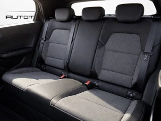 Asientos traseros del Renault CLIO Techno TCE de 90 CV.