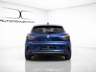 Vista trasera del  Renault CLIO Techno TCE de 90 CV.