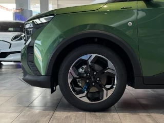 Detalle llanta original Ford Tourneo Courier Active nuevo