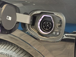 Detalle enchufe de carga Ford Kuga ST-Line X PHEV 178kW nuevo