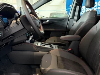 Interior Ford Kuga ST-Line X PHEV nuevo – asientos delanteros