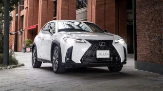 UX 300h F SPORT Legend