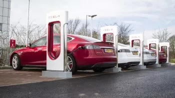 Tesla abrirá sus Supercharger al resto de marcas