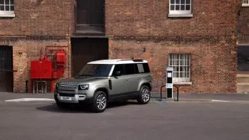 Land Rover estrena el Defender híbrido enchufable  y diésel con 48V para el 4×4