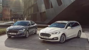 Ford Mondeo 2019 viene con variantes híbridas, gasolina y diésel.