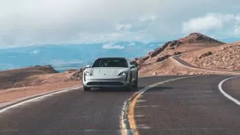 El Porsche Taycan consigue un récord mundial de altura