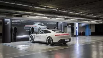 Centro Porsche Barcelona continúa su compromiso con la movilidad eléctrica