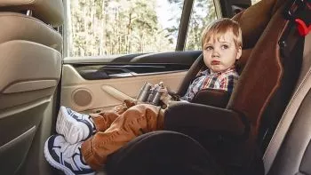 Alzador de coche: edad y uso correcto para llevar a los niños en el coche