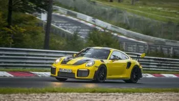 El Porsche 911 GT2 RS logra alzarse como el coche de producción más rápido en el «Infierno Verde»