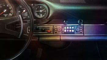 Dale un toque moderno a tu 911 clásico con el Porsche Classic Communication Management