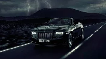 Rolls Royce Dawn Black Badge special edition, estilo refinado sin barreras con el cielo