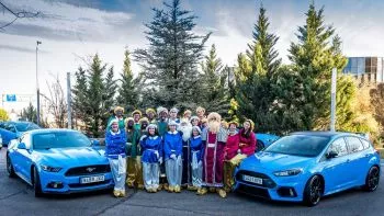 Los Reyes Magos reparten regalos a lomos de modelos Ford Performance