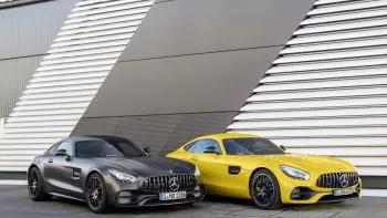 Mercedes AMG GT 2017: más agresividad en la estética y más potencia