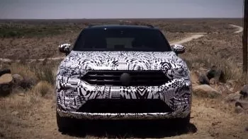 El nuevo «teaser» de Volkswagen muestra un T-Roc «camuflado» en acción